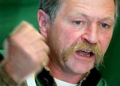 Französischer Bauernführer José Bové im Hungerstreik