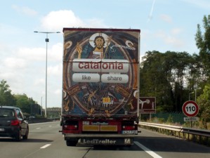 Werbung für Katalonien auf LKW in Südfrankreich