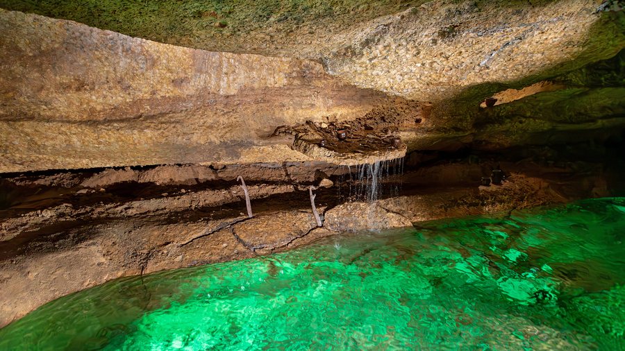 File:Coves de l'Espluga de Francolí.jpg