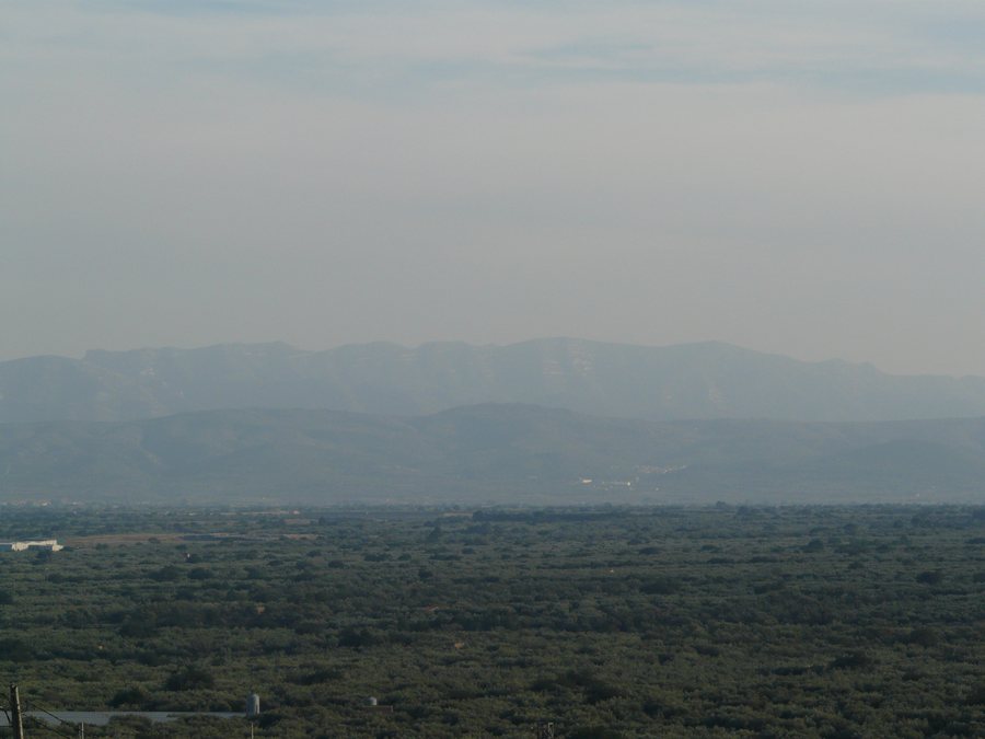 File:La serra de Godall i la del Montsià des del Mas de Barberans P1070641.JPG