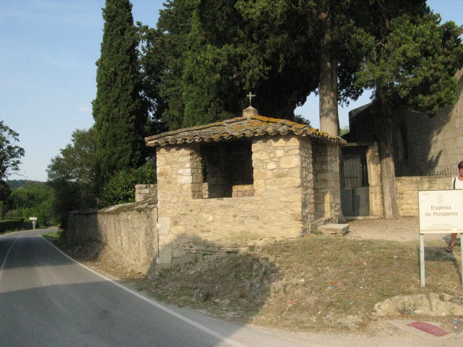 File:Comunidor de església Santa Maria de Porqueres 02.jpg