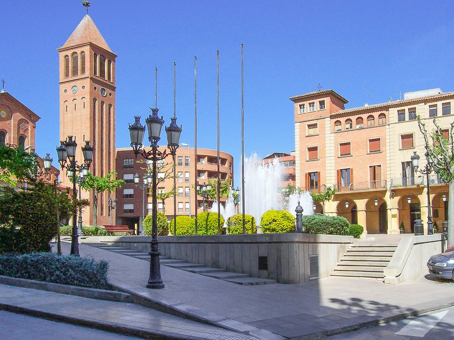 File:Plaça Ajuntament Mollerussa Spain.JPG