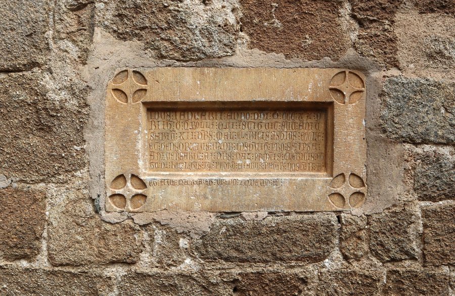 File:Cantallops Església de Sant Esteve Inschrift 1320.jpg