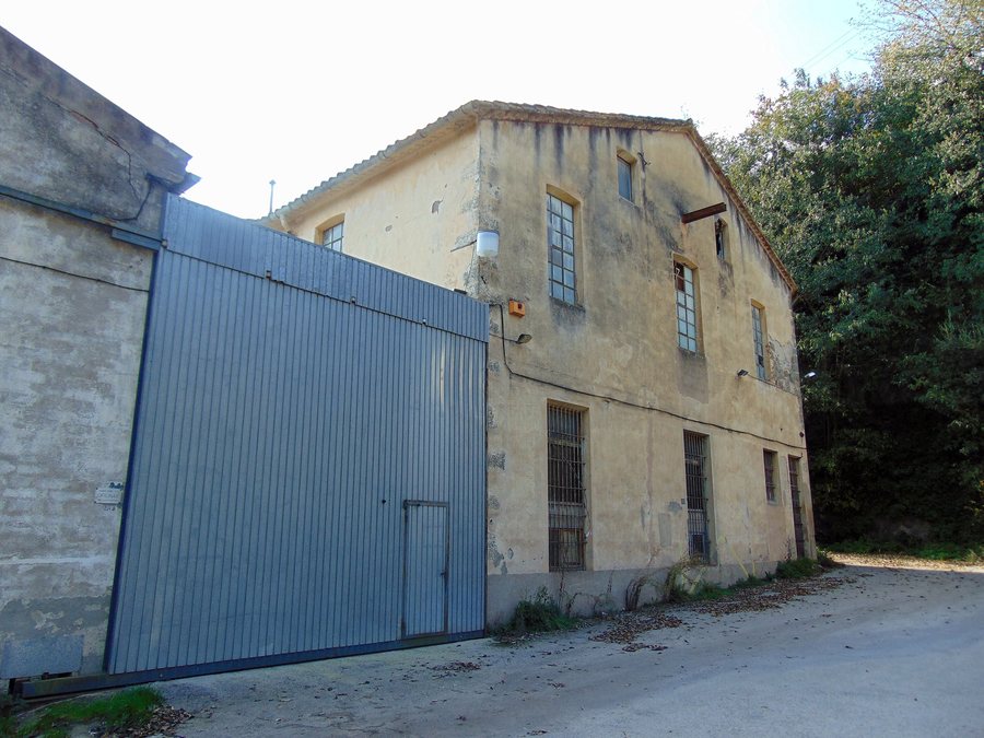 File:Colònia Dussol (les Planes d'Hostoles) 1.jpg