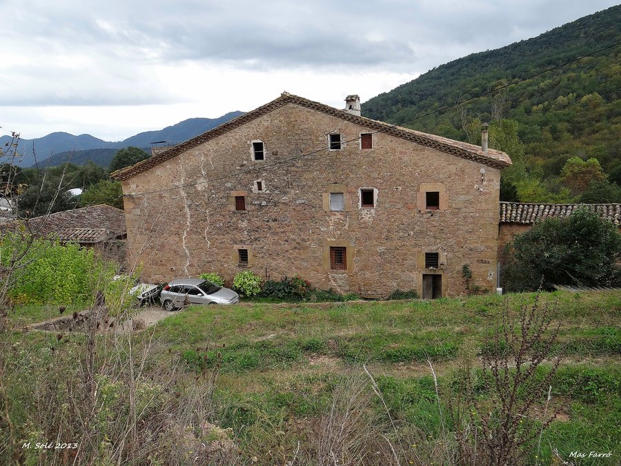 File:053 Casa Mas Farró de la Vall de Bianya.(Formatges artesans de Farró). Foto 3-11-2013.JPG