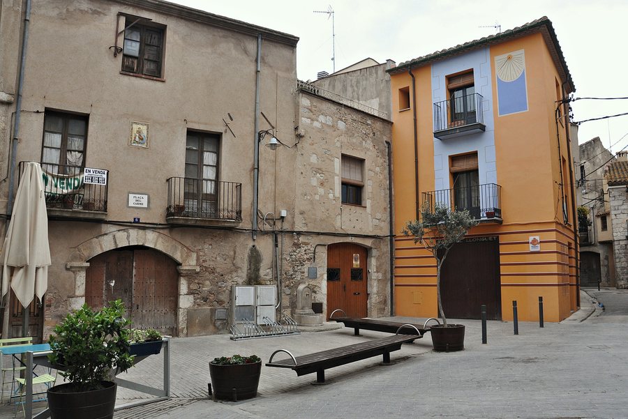 File:Nucli de peralada-2014.JPG