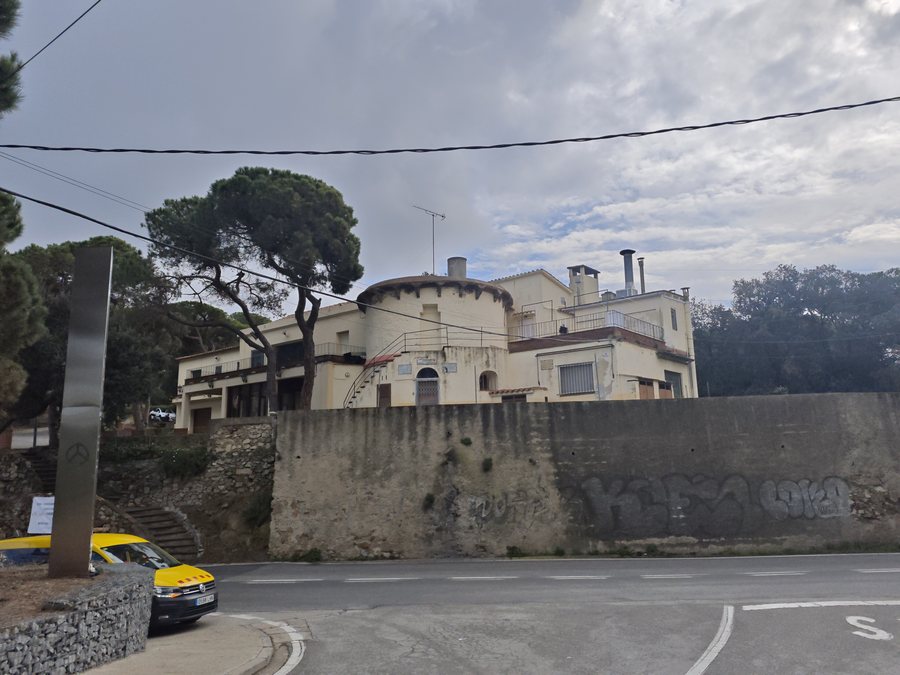 File:Cau Brunet Sant Fost de Campsentelles.jpg