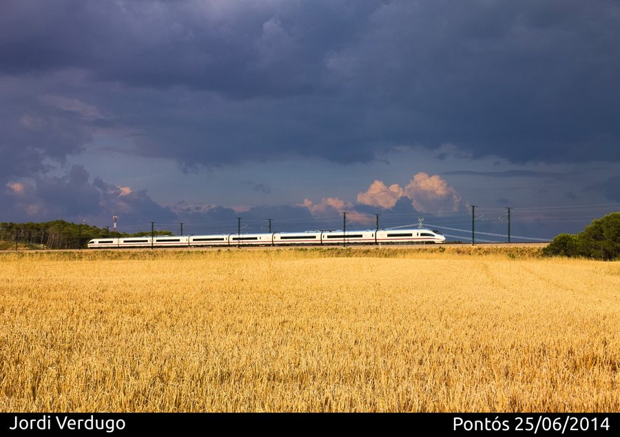 File:AVE s103 passant per Pontós (31101647843).jpg