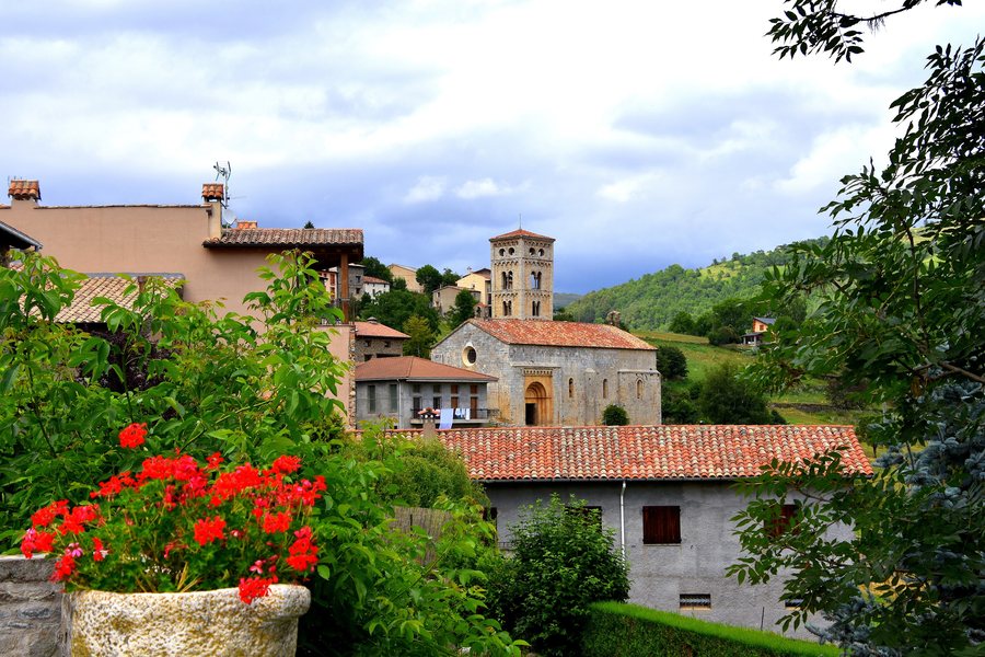 File:Santa Cecília de Molló, Ripollés, Girona.jpg
