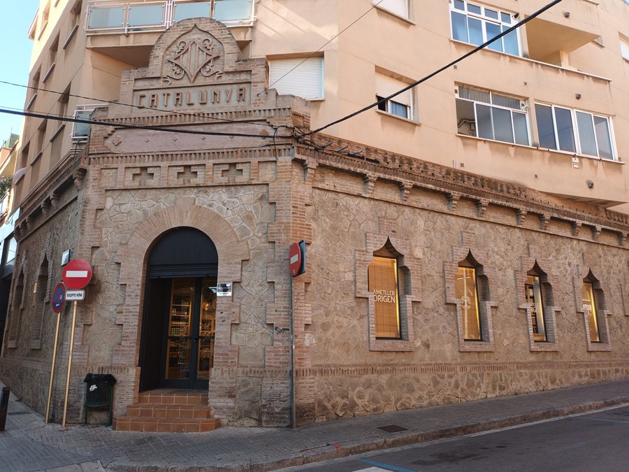 File:Can Masip (Cornellà de Llobregat).jpg