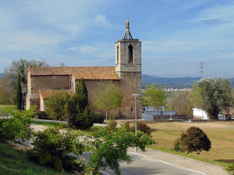 File:Església parroquial de Sant Pere de Montfullà 1.jpg