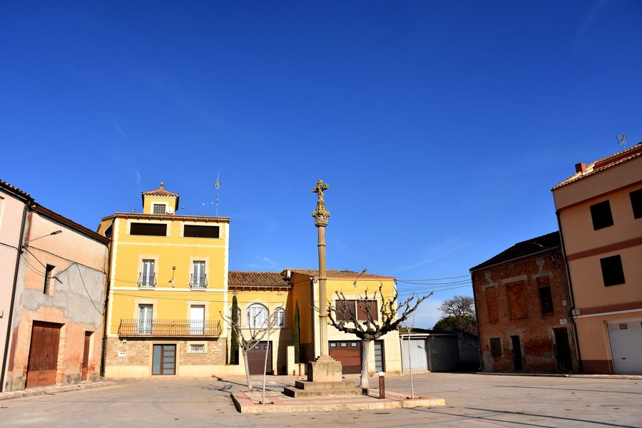 File:Plaça de la Creu, Boldú, la Fuliola.jpg