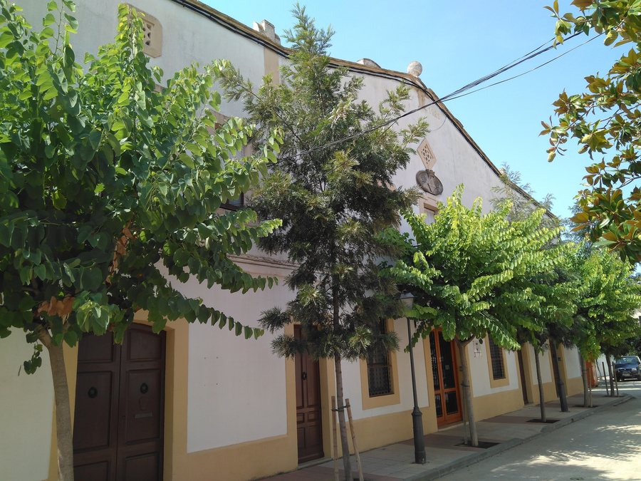 File:Cases Consistorials (Salomó).jpg