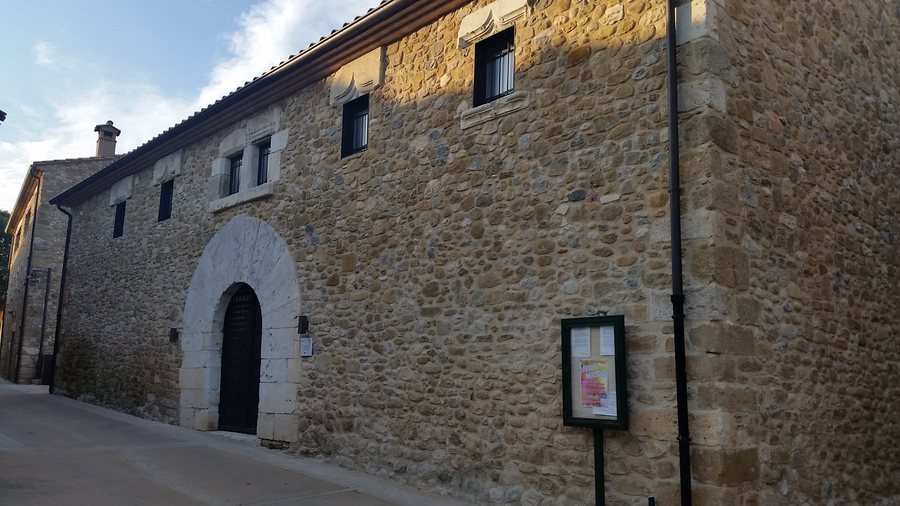 File:Antic casal (Esponellà) - Façana.jpg