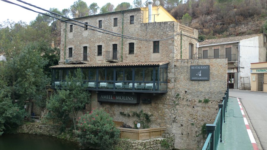 File:Ca n'Amiel i Molins (Pont de Molins) 3.jpg