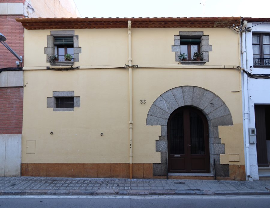 File:Can Feliu (Canet de Mar).jpg