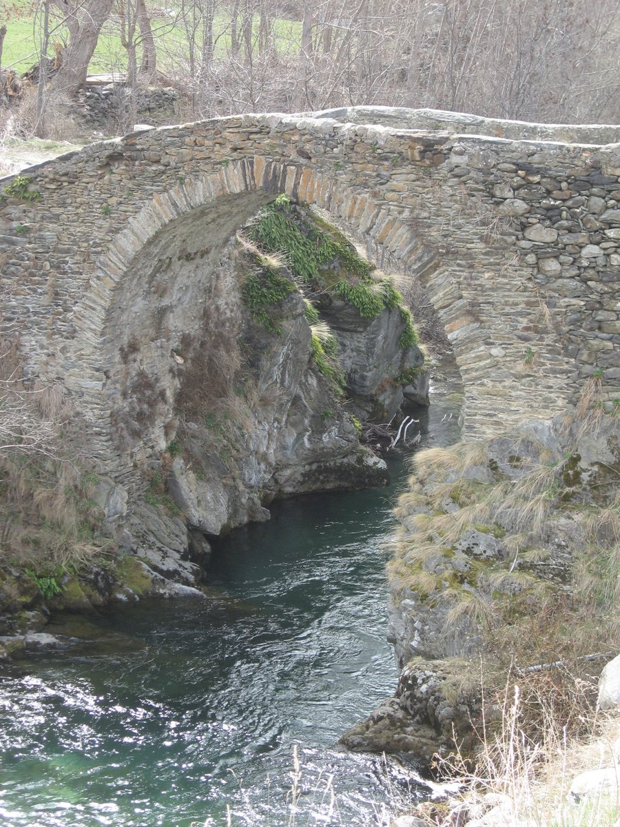 File:Pont d'Alos d'Isil.jpg