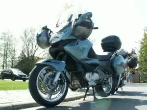 Krad vor dem Bikerhotel 